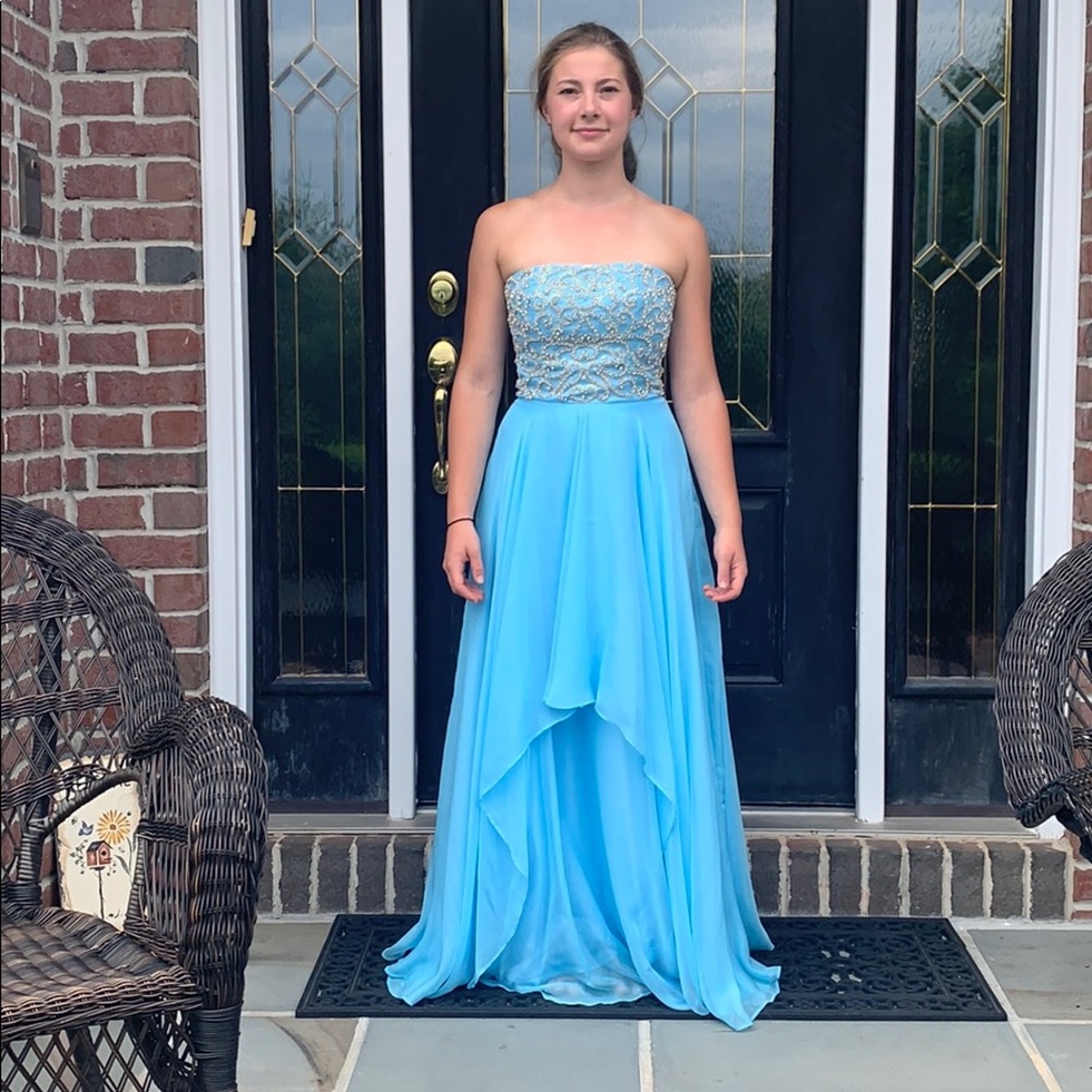 BEAUTIFUL SHERRI HILL GOWN size 4